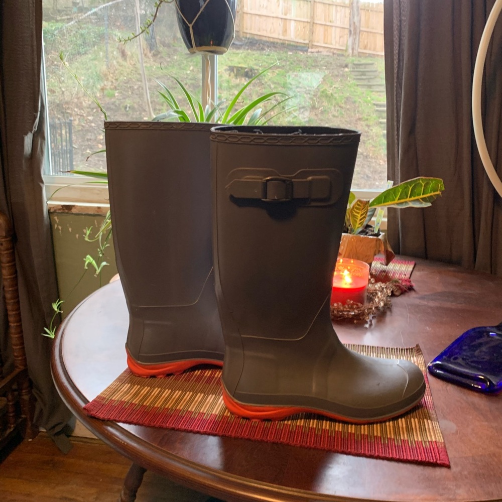 Rain boots
